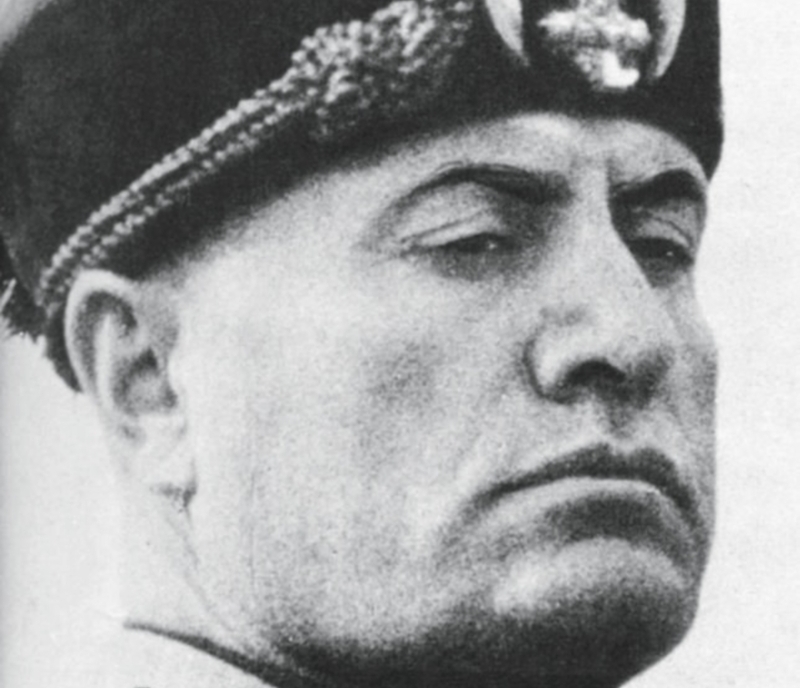 Eerherstel van Benito Mussolini... door Silvio Berlusconi