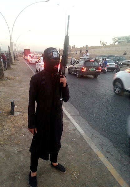 Een absolute musthave: de engerdjes van IS dragen hem... Foto: Reuters