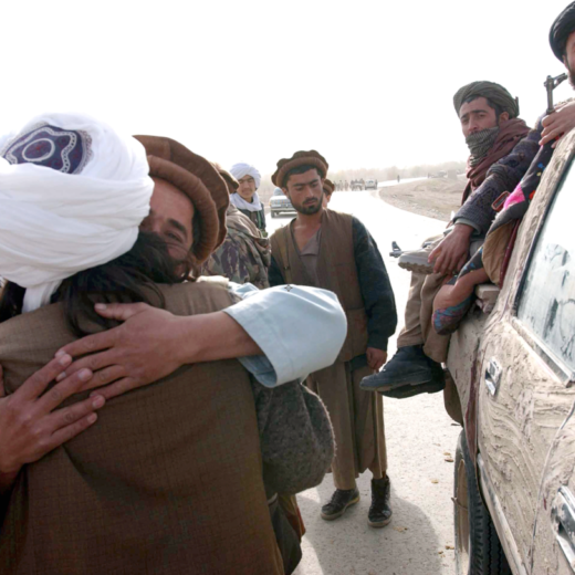 Hoe de Amerikanen in 2001 de vredesdeal met de taliban onder het vloerkleed veegden