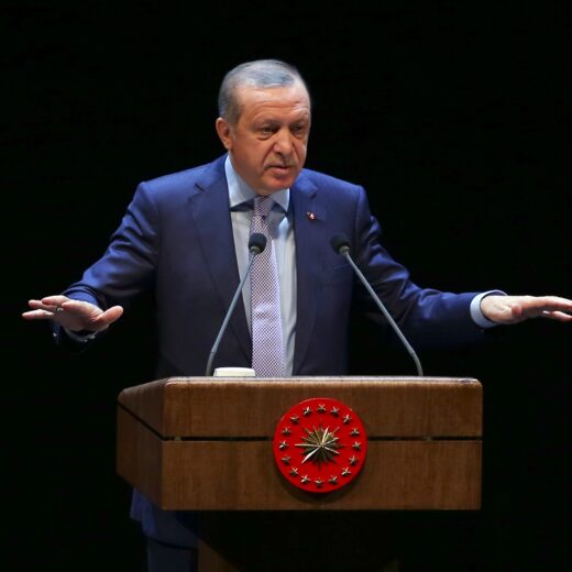 De Turkse overheid trekt ten strijde tegen de F en de G
